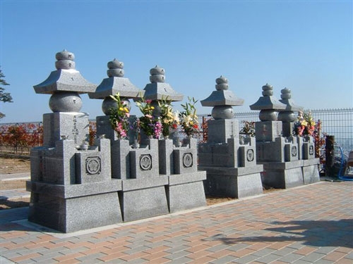 五月山緑地霊園