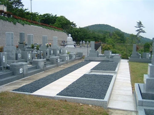 五月山緑地霊園